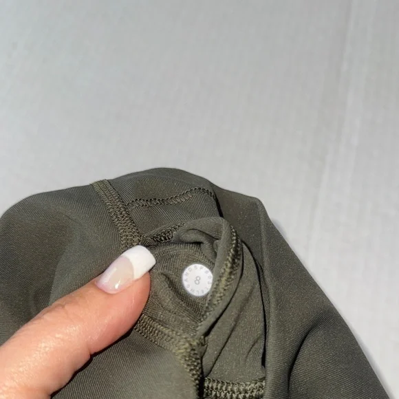 *LIKE NEW* Lululemon 28” Dark Olive Size 8 High-Rise Leggings - Picture 10 of 12